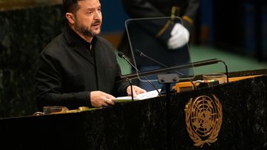 El presidente de Ucrania, Volodymyr Zelenskyy, interviene en la 81ra sesión de la Asamblea General de Naciones Unidas, en la sede de la ONU en Nueva York, el 23 de septiembre de 2026. (AP Foto/Seth Wenig)