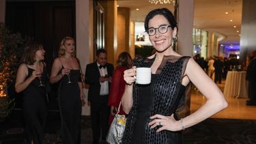 Halina Reijn llega a la 82ª edición de los Globos de Oro el domingo 5 de enero de 2025 en el Beverly Hilton de Beverly Hills, California. (Foto AP/Chris Pizzello)