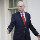 Trump inicia viaje sin nombrar director del FBI