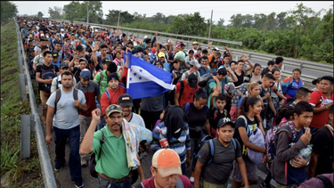 una mega caravana de 15 mil migrantes parte del sur de mexico hacia estados unidos