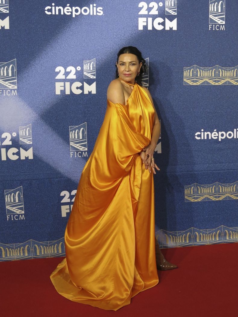 La actriz Dolores Heredia llega a la alfombra roja de la película Pedro Páramo en el Festival Internacional de Cine de Morelia, el sábado 19 de octubre de 2024, en Morelia, México. (Foto AP/Berenice Bautista)