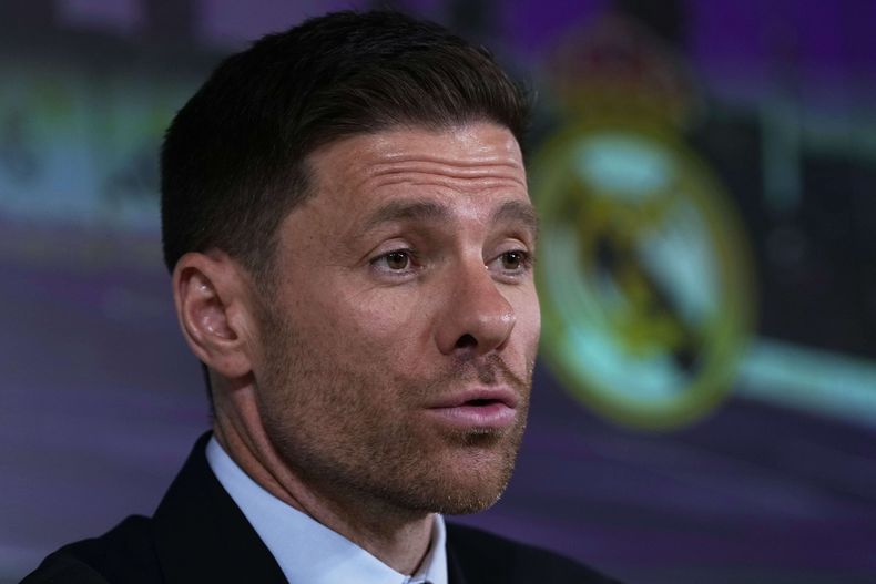 Xabi Alonso durante su presentación como nuevo técnico del Real Madrid, el lunes 26 de mayo de 2025. (AP Foto/José Bretón)