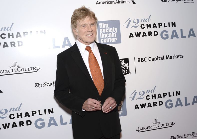 ARCHIVO - El homenajeado Robert Redford llega a la 42da Gala anual del Premio Chaplin el 27 de abril de 2015 en Nueva York. (Foto de Evan Agostini/Invision/AP, Archivo)