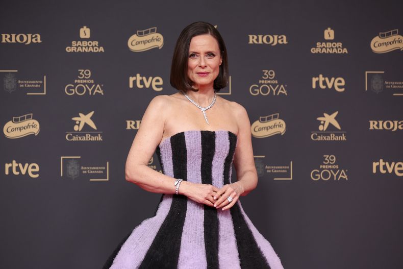 Aitana Sanchez Gijon llega a la 39ª edición de los Premios Goya en Granada, España, el sábado 8 de febrero de 2025, en Granada. (Foto AP/Fermin Rodriguez)