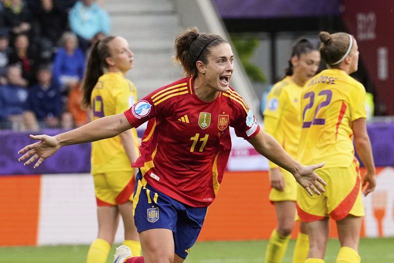 La española Alexia Putella celebra el sexto gol de su equipo en el encuentro ante Bélgica del Grupo B de la Eurocopa el lunes 7 de julio del 2025. (AP Foto/Martin Meissner)