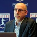 ARCHIVO - Foto del 11 de marzo del 2022, el abogado Bruce Meyer, director ejecutivo interino de la Asociación de Jugadores de las Grandes Ligas, habla en conferencia de prensa. (AP Foto/Richard Drew, Archivo)