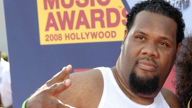 ARCHIVO - DJ Fatman Scoop llega a los MTV Video Music Awards de 2008 celebrados en el Paramount Pictures Studio Lot, el domingo 7 de septiembre de 2008, en Los Ángeles. (Foto AP/Chris Pizzello, Archivo)