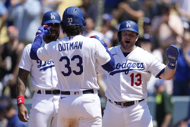 James Outman, de los Dodgers de Los Ángeles, festeja luego de conectar un grand slam ante los Mellizos de Minnesota, el miércoles 17 de mayo de 2023 (AP Foto/Ashley Landis)