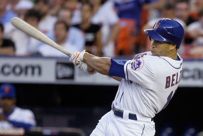 ARCHIVO - Carlos Beltrán de los Mets de Nueva York batea un sencillo en un juego contra los Diamondbacks de Arizona, el 11 de junio de 2008, en Nueva York. (AP Foto/Julie Jacobson)