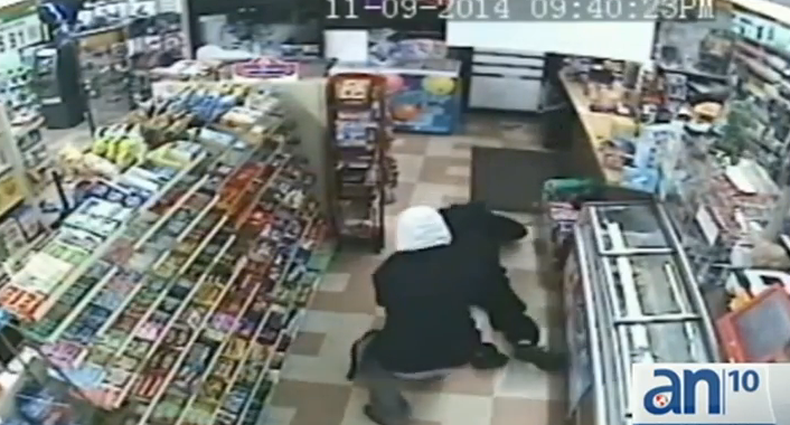 Estos dos sospechosos son bien peligrosos están armados y las autoridades presumen que son los autores de al menos otros seis robos.