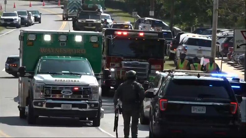 Imagen de video entregada por WHSV-TV que muestra a la policía cerca de una escuela en Waynesboro, Virginia, el 2 de septiembre del 2026. (WHSV-TV via AP)