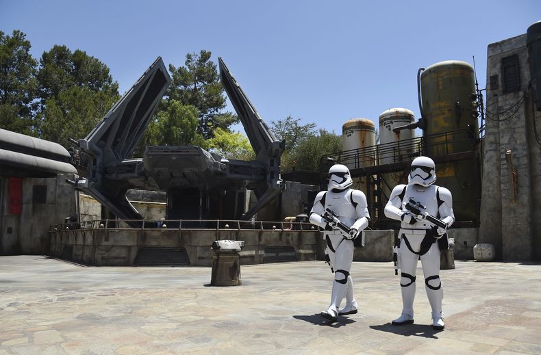 ESP-GEN_DISNEYLAND-STAR_WARS-GALAXY’S_EDGE-0.jpg