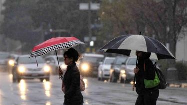 una onda tropical generara lluvias numerosas y tormentas electricas