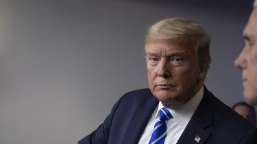 Trump dice que declaraciones sobre desinfectanres eran broma