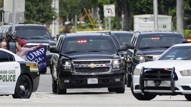 El expresidente estadounidense Donald Trump al llegar a su resort Trump National Doral en Doral, Florida, el 12 de junio de 2023. (Foto AP/Jim Rassol)