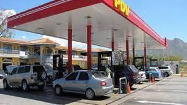 venezolanos enfrentan nueva crisis ante escasez de combustible