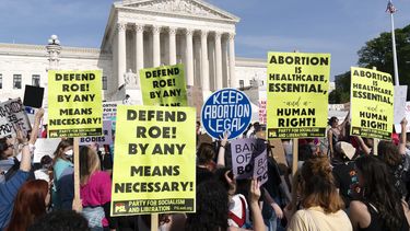 Manifestantes frente a Corte Suprema de EEUU por aborto