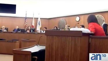 americateve | El Concejo de Hialeah debatió hoy si elimina o reincorpora a una de las compañías que aspiran al lucrativo contrato de privatización del servicio de recogida de basura en la ciudad.