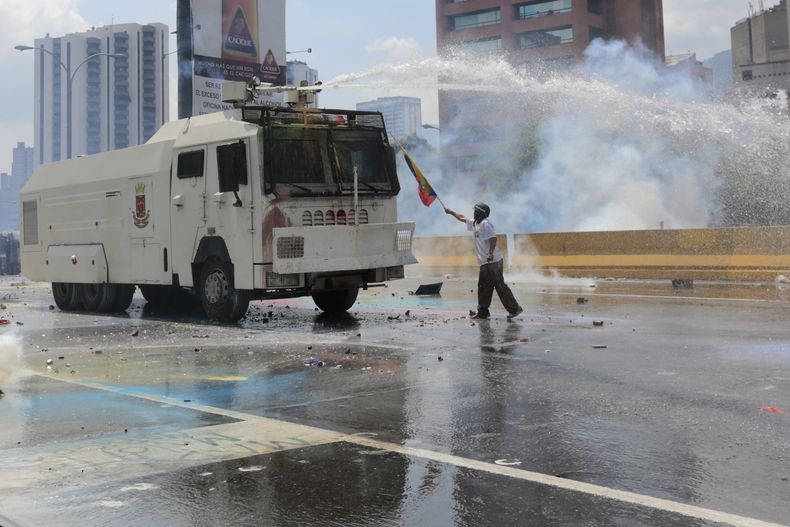 AMS-GEN_AP_EXPLICA-VENEZUELA_CRISIS_POLITICA-4.jpg