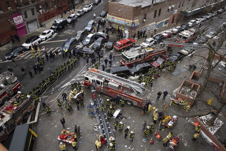19 muertos, incluidos 9 niños, mueren en un incendio en NY