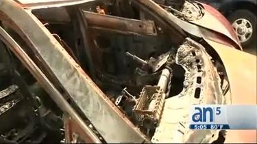 americateve | En Hialeah, una mujer amaneció hoy con la noticia de que su auto había sido incendiado.