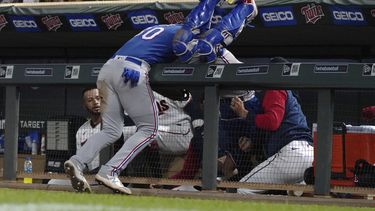 Seager y Mathis dan triunfo a Rangers en la 10ma