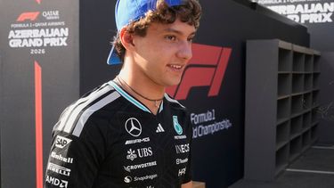 El piloto de Mercedes Andrea Kimi Antonelli en el paddock del Gran Premio de Azerbaiyán, el miércoles 23 de septiembre de 2026, en Bakú. (AP Foto/Darko Bandic)