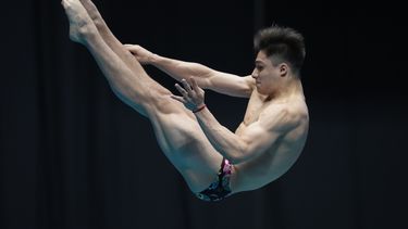 El mexicano Osmar Olvera durante la final del trampolín de tres metros del mundial de Natación en Fukuoka, Japón, el jueves 20 de julio de 2023. (AP Foto/Lee Jin-man)