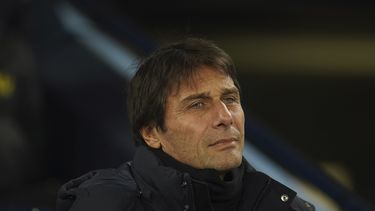 Conte pasará tiempo apartado del Tottenham por una cirugía