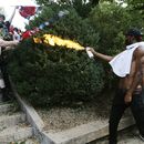Análisis: 1 año después, Trump fomenta división racial