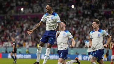 Inglaterra despacha 3-0 a Gales y se clasifica como primero