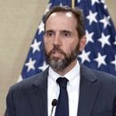 ARCHIVO - El fiscal especial Jack Smith habla con la prensa el 9 de junio de 2023 en Washington. Los abogados de Donald Trump se reunieron el jueves 27 de julio de 2023 con miembros del equipo del fiscal especial Jack Smith ante la inminencia de una acusación formal al expresidente por sus intentos de anular el resultado de la elección de 2020, según una persona al tanto del asunto. (AP Foto/Jose Luis Magana, File)