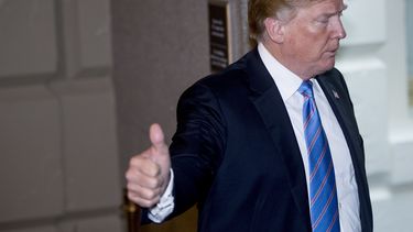 Con la mira en comicios, Trump defiende política migratoria