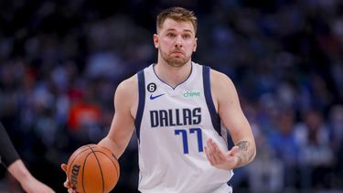 Doncic anota 30 puntos; Mavs superan a Jazz