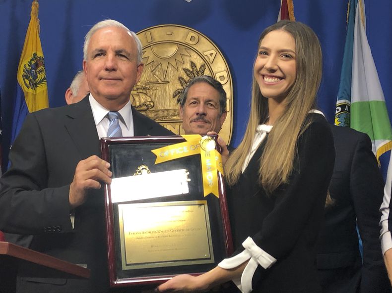 AMN-GEN_MIAMI-ESPOSA_DE_GUAIDO-0.jpg
