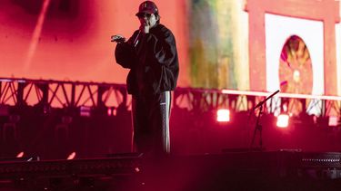 El cantante puertorriqueño Chencho Corleone durante su concierto en el Coca-Cola Flow Fest en la Ciudad de México el domingo 24 de noviembre de 2024. (Foto AP/Félix Márquez)