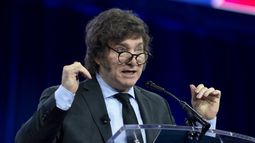 El presidente argentino Javier Milei habla en la Conferencia de Acción Política Conservadora, CPAC 2024, en National Harbor, Oxon Hill, Maryland, el sábado 24 de febrero de 2024. Milei prohibió el martes 27 de febrero de 2024 el uso del lenguaje inclusivo y cualquier referencia a la perspectiva de género en los documentos de la administración pública. (AP Foto/José Luis Magana)