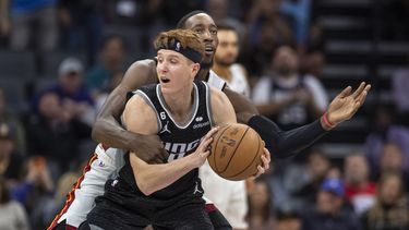 Kings superan al Heat; ganan por 1ra vez en la temporada