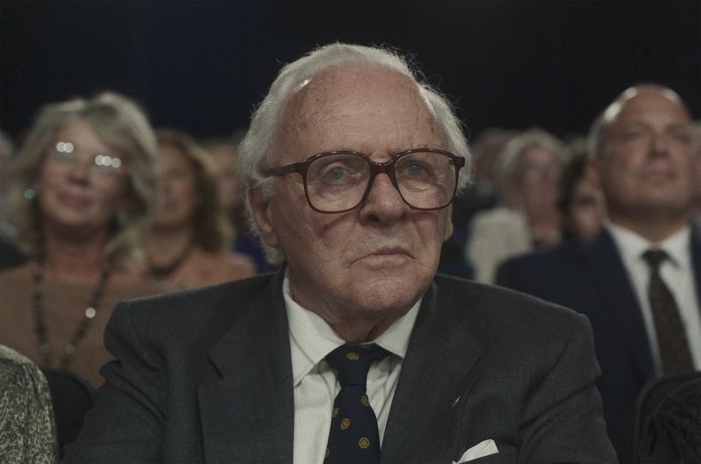 En esta imagen proporcionada por Bleecker Street, Anthony Hopkins en una escena de One Life. (Bleecker Street vía AP)