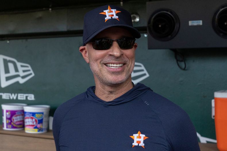 El manager de los Astros de Houston Joe Espada previo a un juego contra los Atléticos, el sábado 26 de septiembre de 2026, en West Sacramento, California. (AP Foto/Sara Nevis)