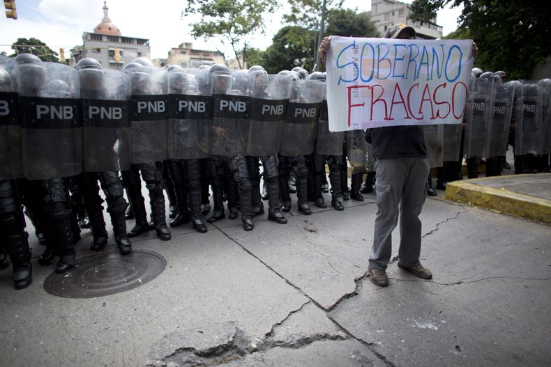 AMS-GEN_VENEZUELA-ESTUDIANTES_PROTESTA-0.jpg