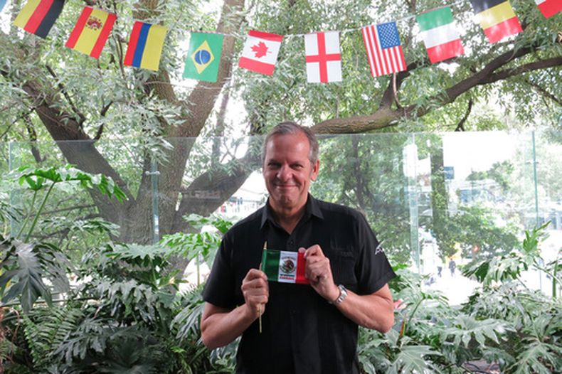 Marco Balich, director creativo de las ceremonias de inauguración de la Copa Mundial de la FIFA 2026, posa para un retrato en la Ciudad de México, el miércoles 10 de junio de 2026. (Foto AP/Berenice Bautista)