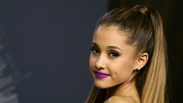 ariana grande no enfrentara cargos por lamer donas