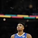 Antetokounmpo logra triple doble; Bucks hilan 7mo triunfo