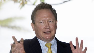 americateve | El multimillonario australiano Andrew Forrest habla en Sydney en una imagen del 30 de octubre de 2008. El magnate minero prometipo el 15 de octubre de 2013 donar  65 millones de d&oacute;lares australianos a la educacion universitaria en su estado natal d