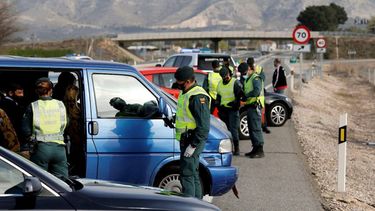 detienen a 800 personas en espana por falsos permisos de conducir venezolanos