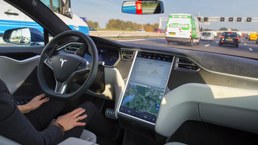eeuu: 750 quejas de coches tesla frenando sin razon