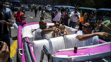 llegada de turistas a cuba sufre fuerte caida, revelan cifras oficiales