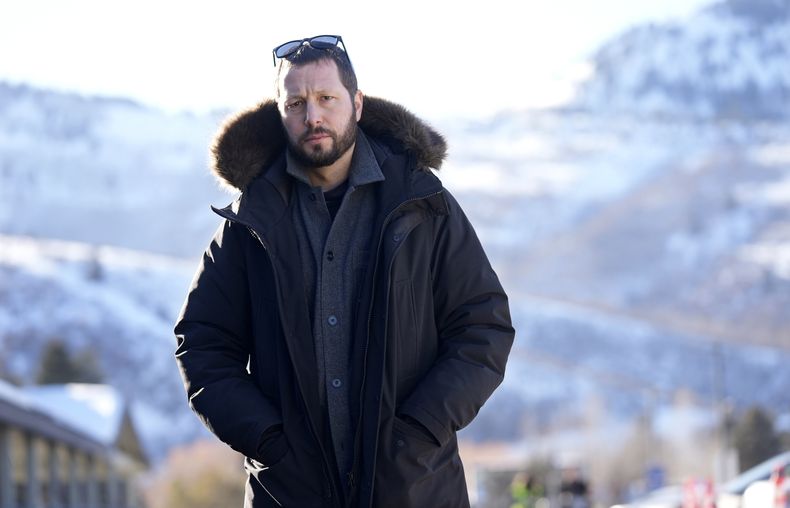 Mstyslav Chernov, director del documental “2000 Meters to Andriivka”, posa para un retrato durante el Festival de Cine de Sundance el jueves 23 de enero de 2025 en Park City, Utah. (Foto AP/Chris Pizzello)