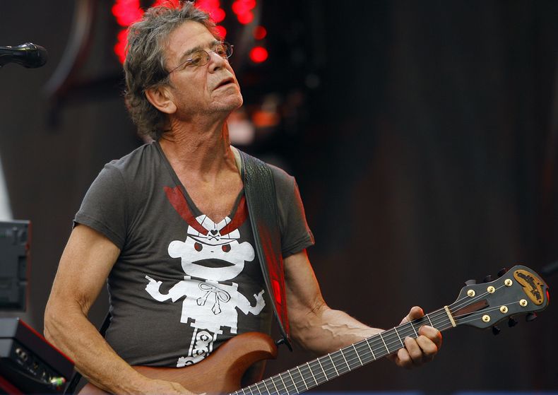 Lou Reed durante una presentaci&oacute;n en el festival de Lollapalooza en Chicago en una fotograf&iacute;a del domingo 9 de agosto de 2009. La vida del rockero fue todo menos convencional, pero en su testamento dej&oacute; en claro que quer&iacute;a esta